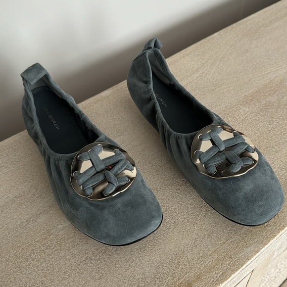 TORY BURCH Woven Double T Suede Ballet Shoes Flats Color: Rainwater Size: 9 - Picture 2 of 5